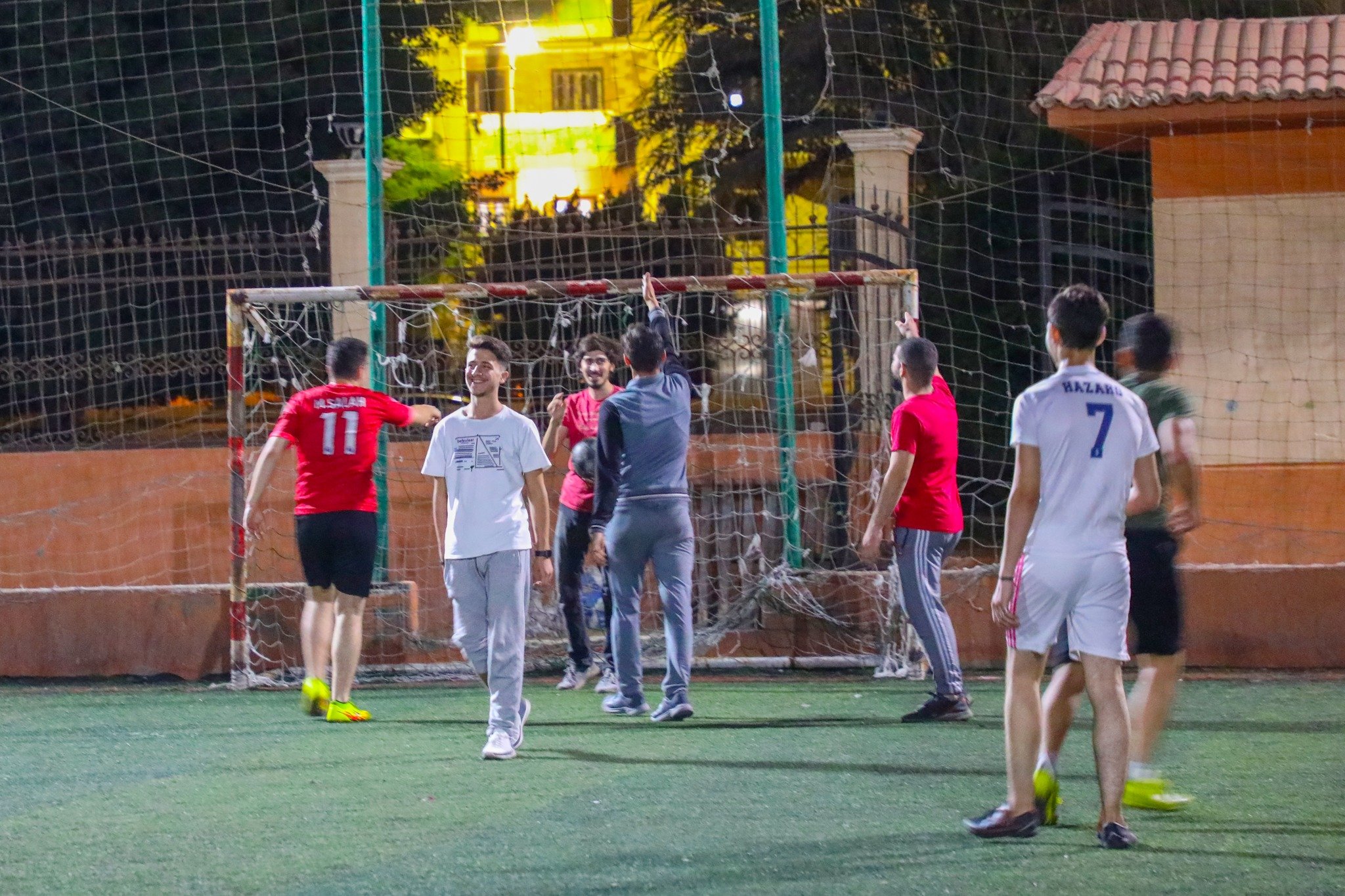 نشاط كرة القدم للشباب القادمين حديثاً إلى مصر