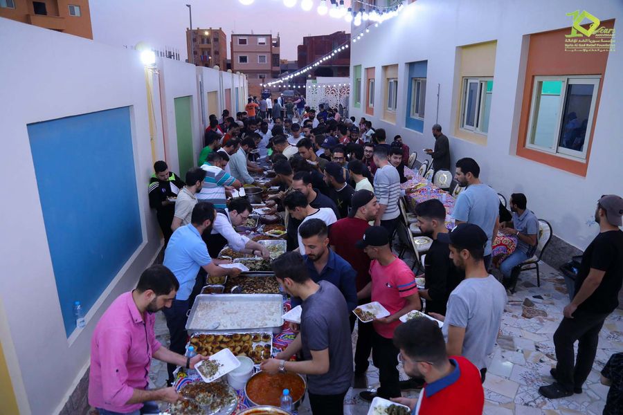 إفطار الشباب في العاشر من رمضان