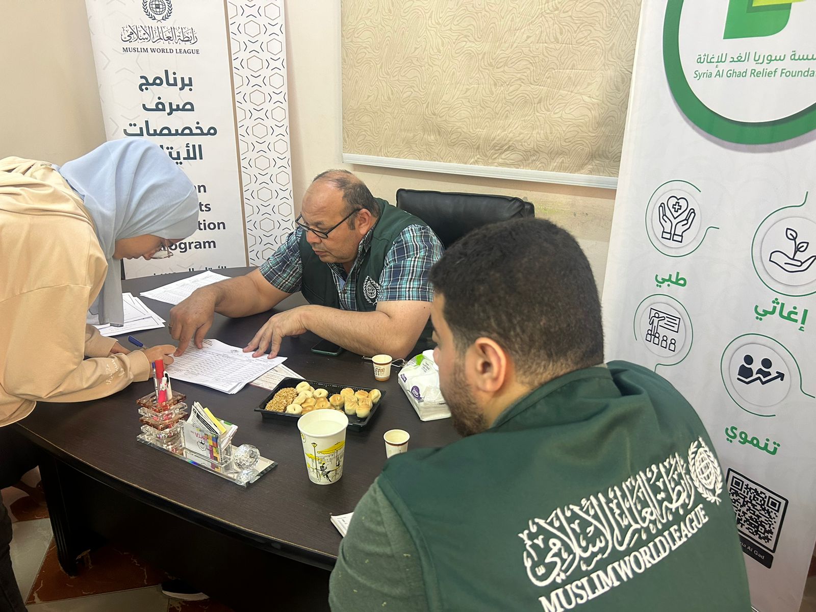 توزيع مبالغ مالية على الأيتام في العبور بالتعاون مع رابطة العالم الإسلامي