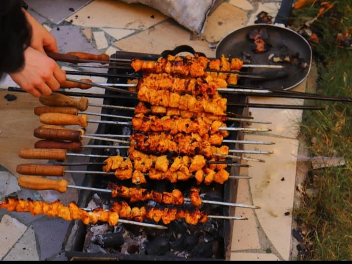 نشاط الشواء مع المتطوعين في مدينة العبور 