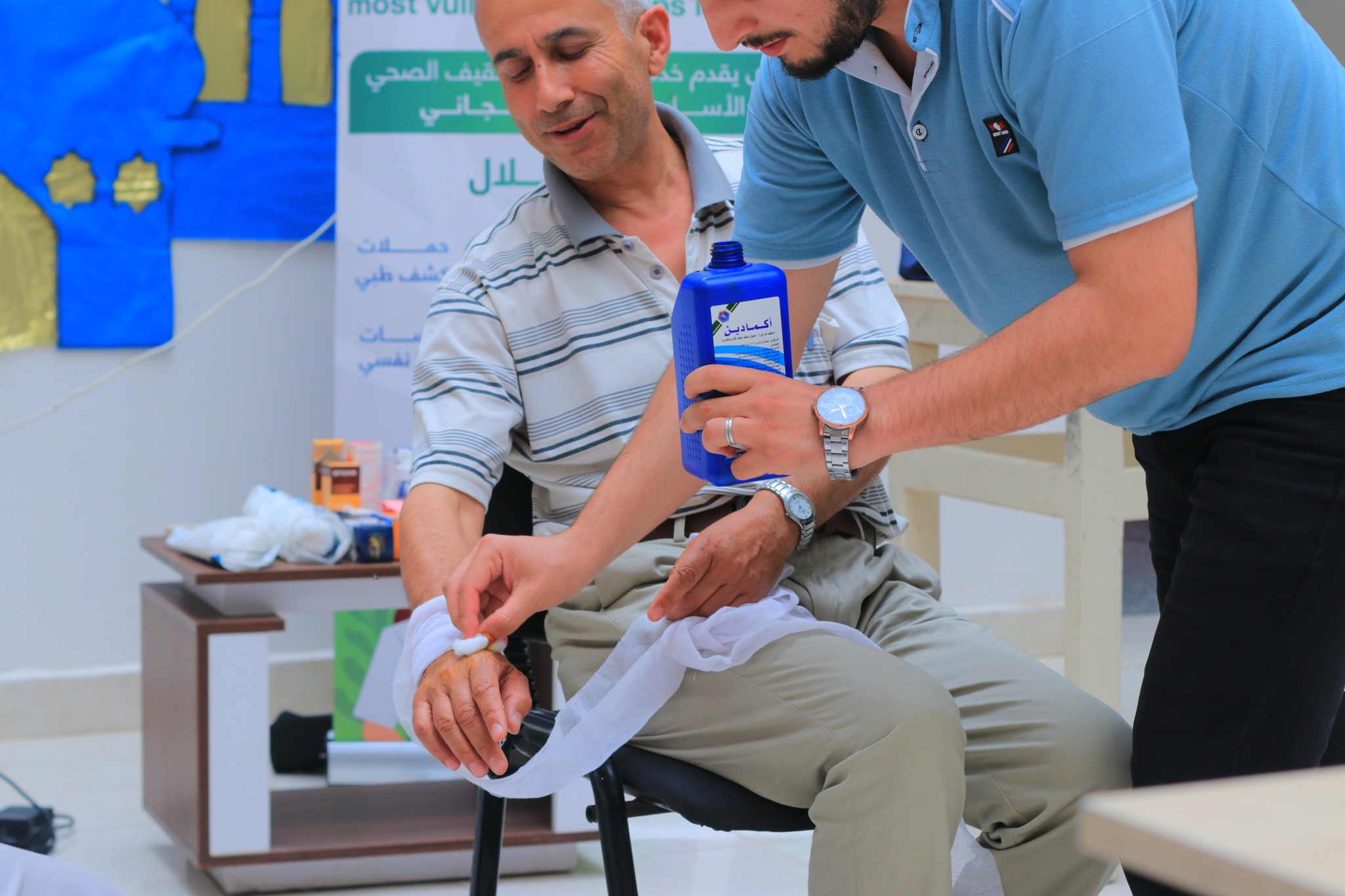 دورة إسعافات أولية للكادر التعليمي في مدرسة فرسان الغد في مدينة العاشر من رمضان